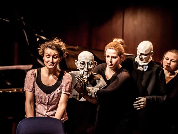 FRAUENLIEBE – Ein Lied-Projekt mit Szene und Figurentheater