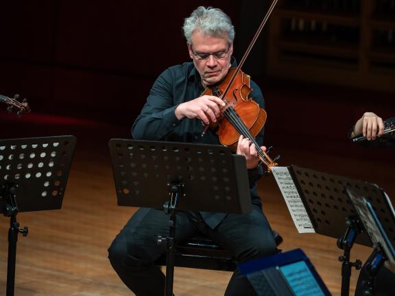 Stefan Fehlandt, Viola