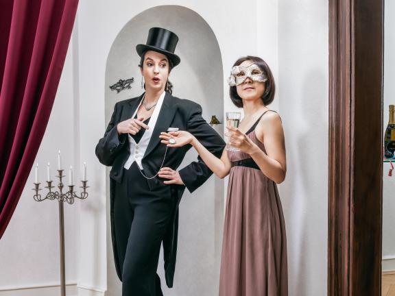Franziska Dannheim im Frack und Jeong-Min Kim im Abendkleid
