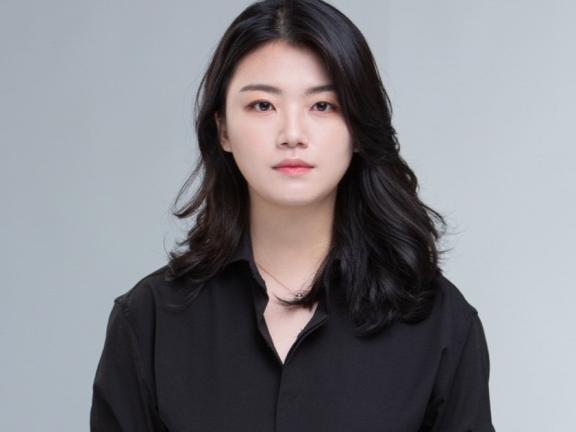 Portrait Jeongeun Lee.