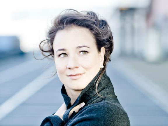 Portrait von Christina Landshamer