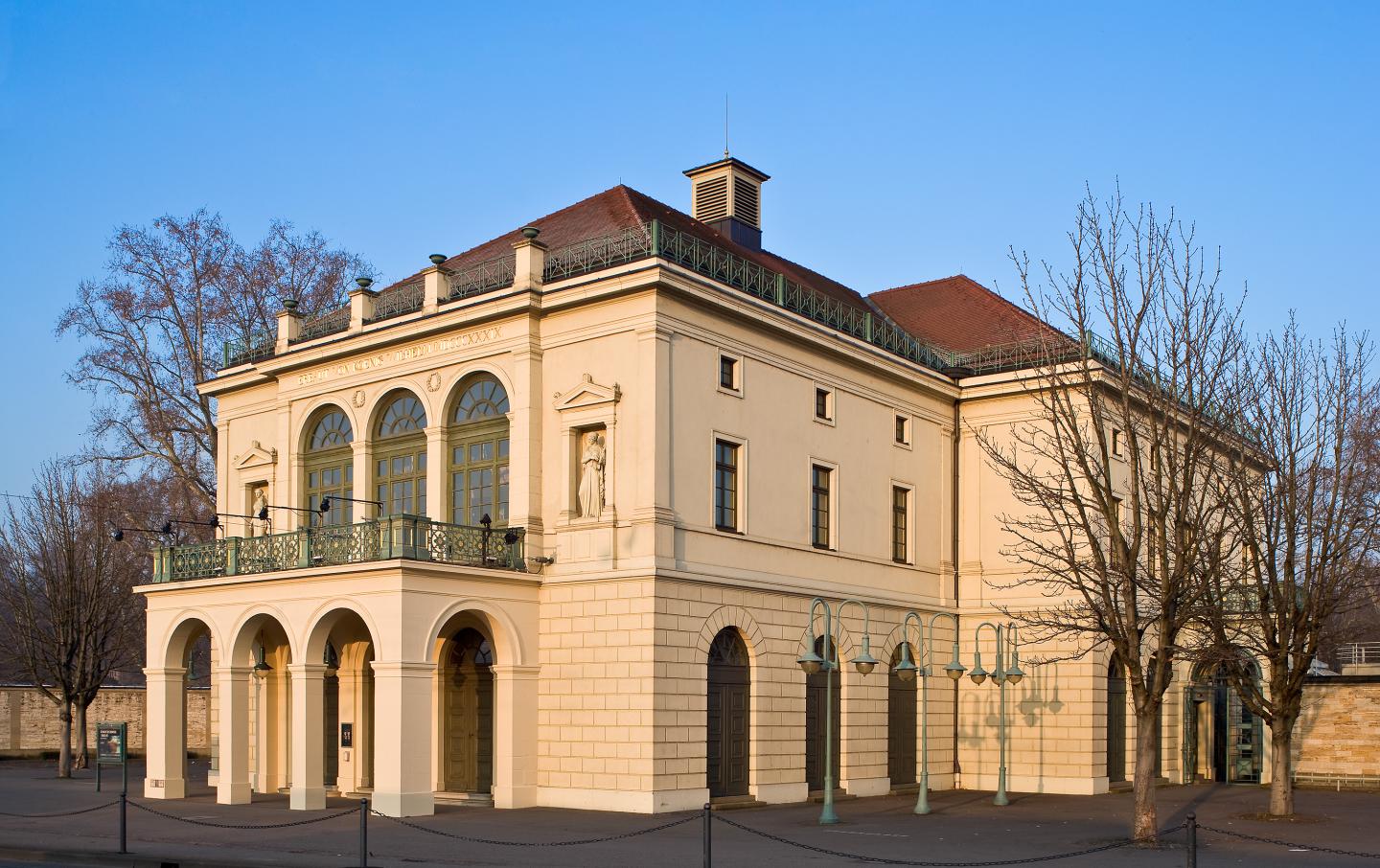 Außensicht des Wilhelma Theaters